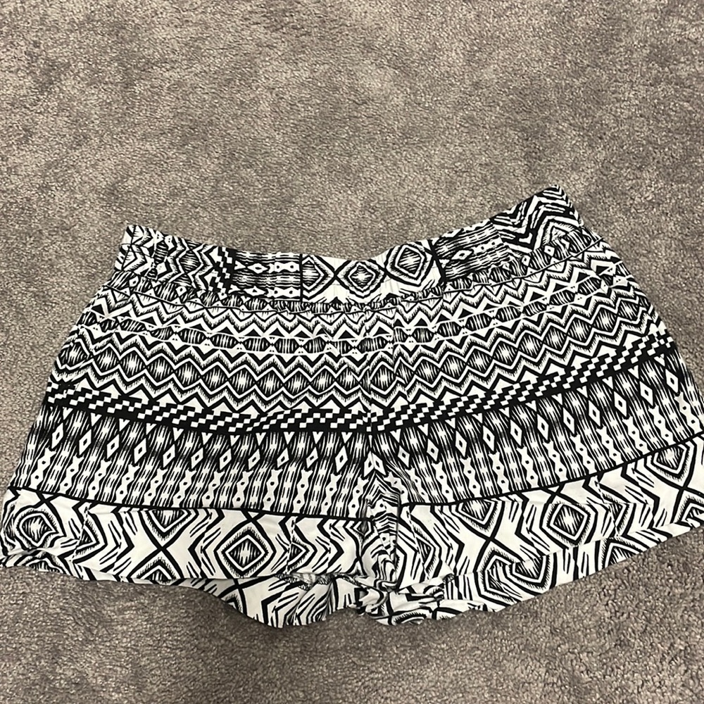 Like new Jcrew black and white printed shorts